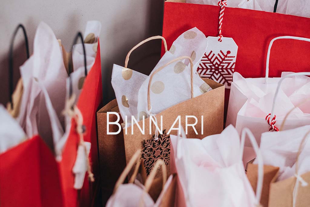 Bolsos de fiesta originales Binnari como regalo para complementar tus outfits de Navidad en diversas bolsas.