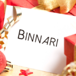 Tarjeta de regalo BINNARI de un bolso para complementar el outfit de Navidad.