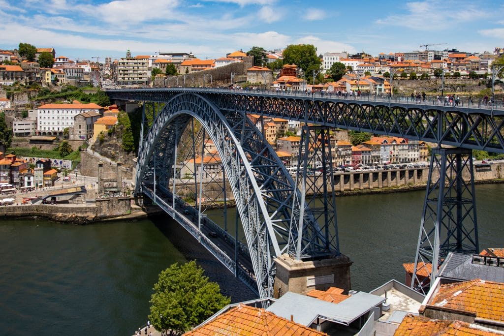 Oporto, una de las escapadas culturales en Semana Santa que propone Binnari.
