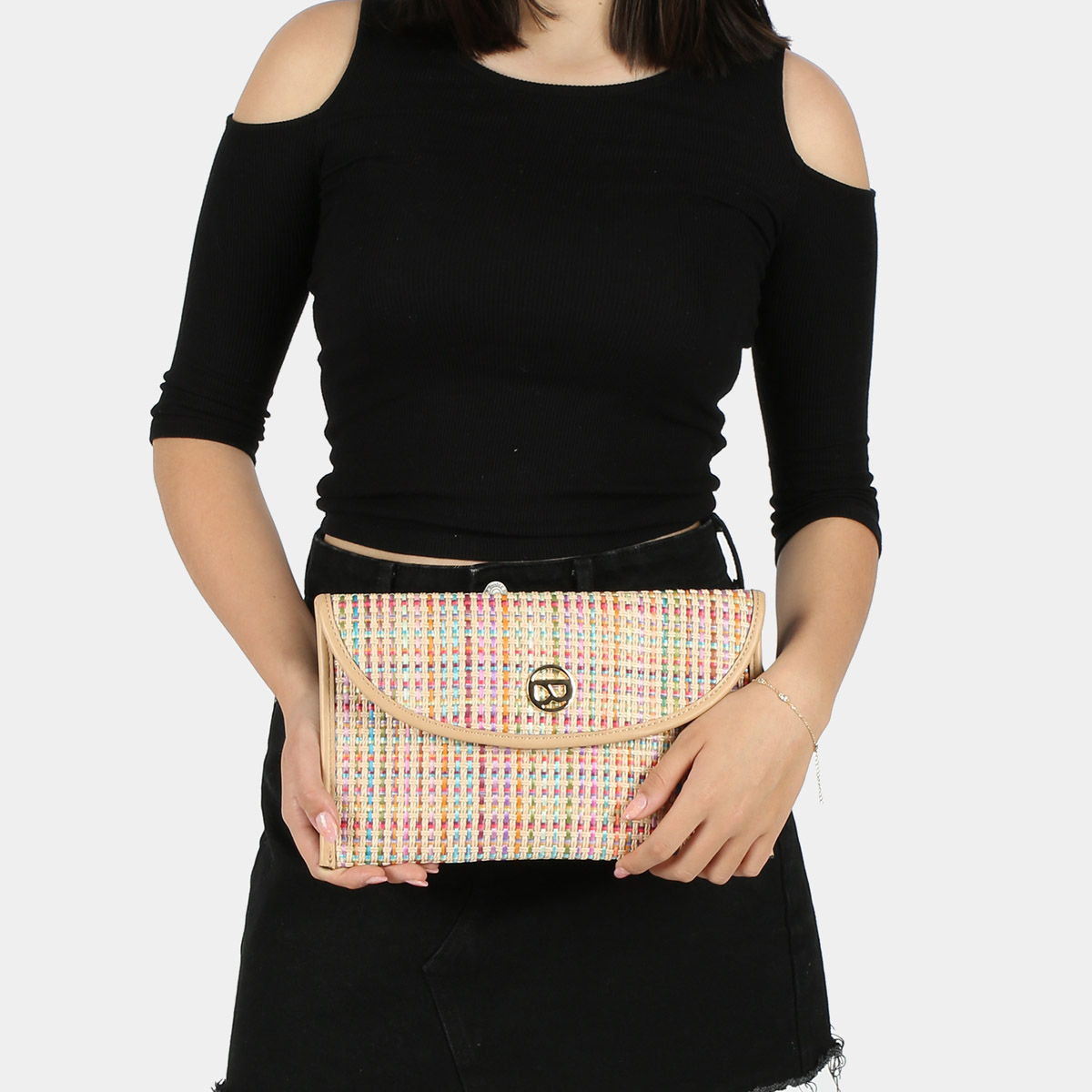 cartera-cala-19974-color-binnari-modelo