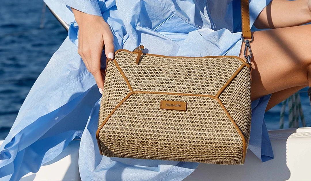 Bolsos de rafia para el verano y prendas de lino: la clave para un look fresco, ligero y con estilo