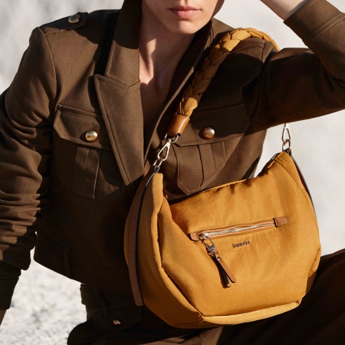 Bolsa a tiracolo Carla meia-lua