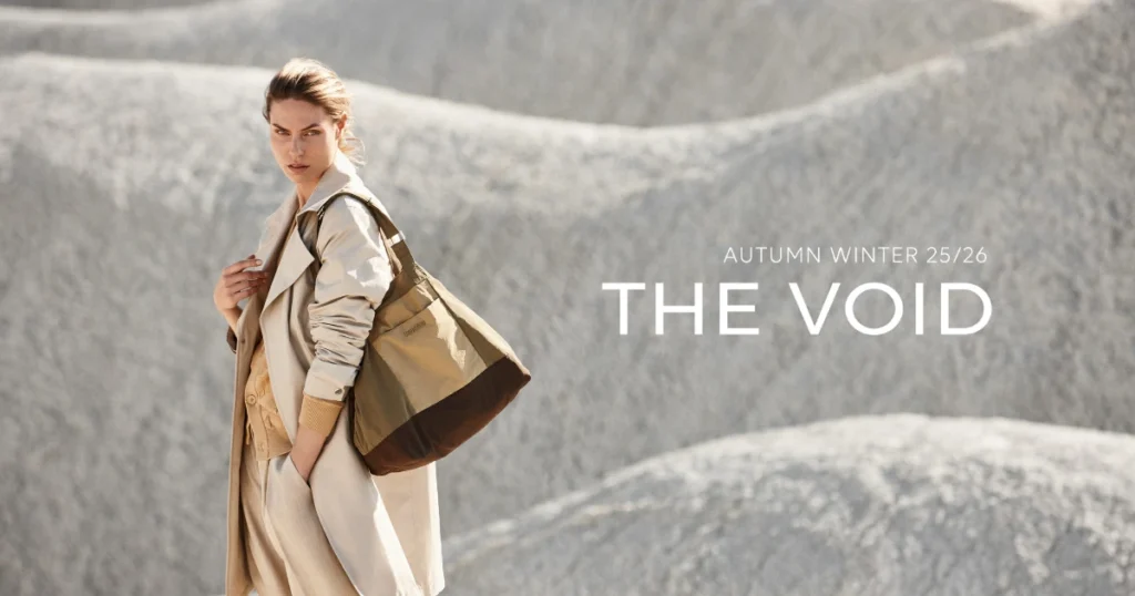 Model with handbag from Binnari's The VOID collection.