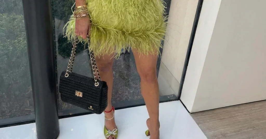 Image of the lower part of a dress with a daytime party bag by Binnari.