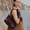 bolso-hombro-calais-21250-marron-binnari-modelo