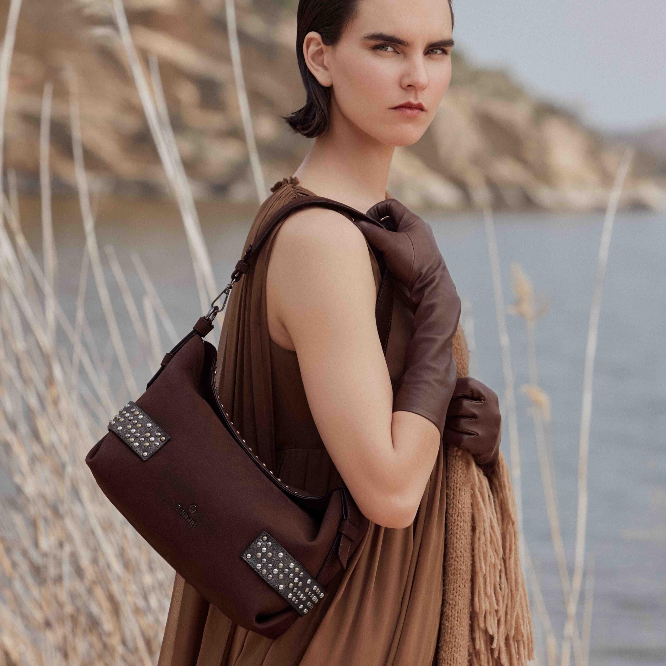 bolso-hombro-calais-21250-marron-binnari-modelo