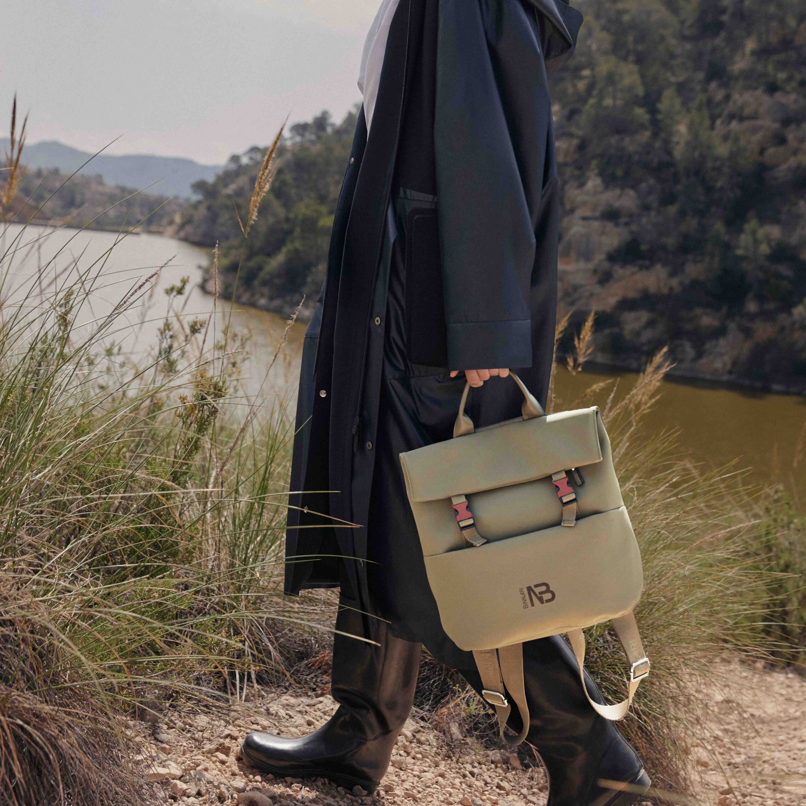 mochila-antirrobo-nilo-21331-taupe-binnari-modelo